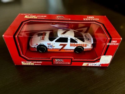 Kulwicki 1:24 Diecast NASCAR 1993 Edition Hooters #7 - Image 1 of 4
