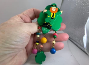 St. Patricks with Dangles Handcrafted Vintage Wood Brooch Pin M-2484 - Picture 1 of 4