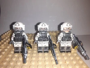 Brickmainia Black-Ops Arctic Patrol Minifigures - Picture 1 of 3