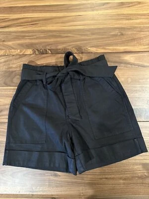 Pantalón Corto Cabi Nuevo Sin Etiquetas Cintura Alta, Negro, Talla 6, Primavera 22 #5811 ($109) Foto 1 de 4