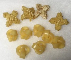 11 Vintage Spaghetti Knotted Plastic Buttons - Picture 1 of 3