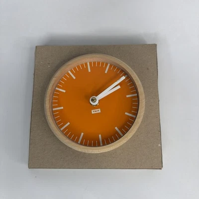 Reloj de Escritorio Tait Design Co en Pizarra Pantalla Analógica Madera Artesanal Forma Redonda Foto 1 de 4