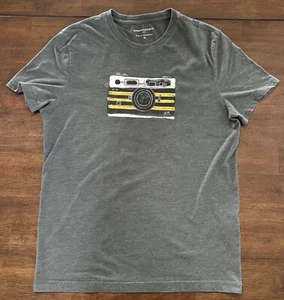 BANANA REPUBLIC T-shirt CAMERA ART Size Medium - Picture 1 of 6