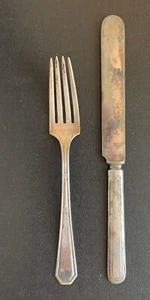 Set #60 versilbertes Besteck (2 Stück) Wm Rogers & Son Jugend Gabel & Messer - Bild 1 von 4