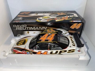 Cuna Dale Jarrett 2008 Action #44 UPS Toyota Camry MWR ¡Exrara! Foto 1 de 4