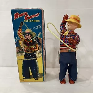Giocattolo Antico Meccanico Rodeo Cowboy Rope Spinner ALPS Giapponese IN Scatola - Foto 1 di 12