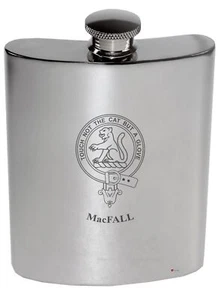 MacFall Family Crest 6 Unzen poliertes Zinn Nierenflasche - Bild 1 von 1