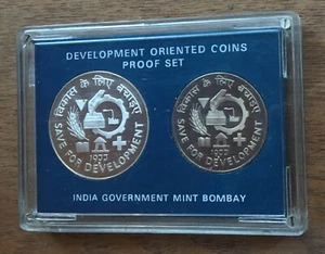 A022 INDIEN 1977 2 MÜNZEN PROOF JAHRGANGSSATZ - SEHR SELTEN - AUFLAGE ??? - ENTWICKLUNG - Bild 1 von 2