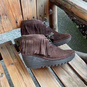 Fly London Yank stivaletti marroni con frange donna 8 stivali in pelle scamosciata - Foto 1 di 21