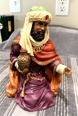 VTG KIRKLAND NATIVITY SET #1492488 REPLACEMENT PC KNEELING KING  8,25" TALL MINT - Image 1 of 4