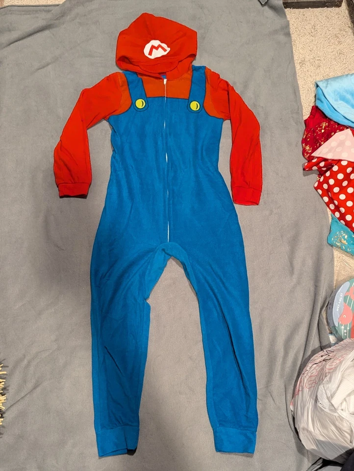 Lote de 3 camisetas de Navidad de Spiderman y Mario para niños talla 10-12 y Spiderman Foto 1 de 4