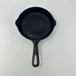 Griswold Cast Iron Skillet No. 3 - Erie, PA. - 709 K - Picture 1 of 17