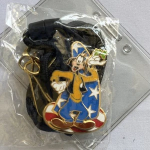 GOOFY 3D Disney Bolo Lanyard ID/Credit Card Holder, Cast Member Exclusive - Picture 1 of 1