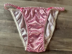 Bragas de bikini nuevas sin etiquetas talla grande hechas a mano brillantes bebé rosa corazón caramelo satinado cuerda - Imagen 1 de 10
