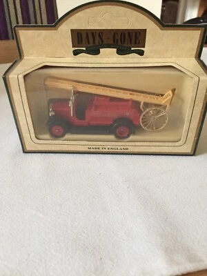 LLEDO DAYS GONE 1934 DENNIS FIRE ENGINE L.C.C. FIRE BRIGADE DIECAST  BOXED - Image 1 of 4