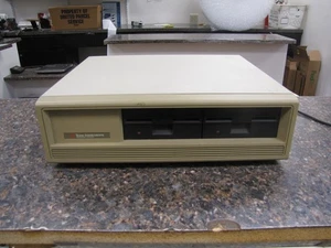 Vintage Texas Instruments Professional Computer Basic 2223050-0003 - Powers Up - Picture 1 of 9