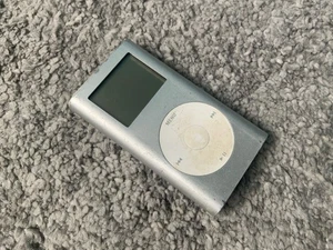 Apple iPod Mini 1st Generation Silver 4GB FAULTY ref..C - Picture 1 of 5