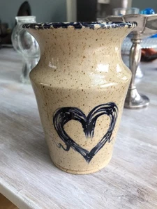 Three Rivers Pottery 1992 Ingrid S1 Medium Vase Blue Heart Design - Bild 1 von 5