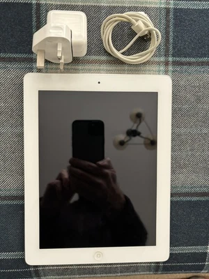 Apple iPad ( A1416 Wi-Fi 9.7") – White – [32GB] - Image 1 of 4