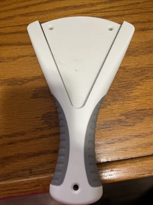 Pampered Chef Pampered Chef Jar Opener Hand Held or Under Counter Weigh - 2677 - Image 1 of 4