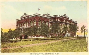 State Capitol - Bismarck, North Dakota UDB Postcard - Picture 1 of 2