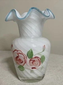 Vase ancien verre soufflé main peint main roses bord bleu 5 1/2" style Fenton - Photo 1/20