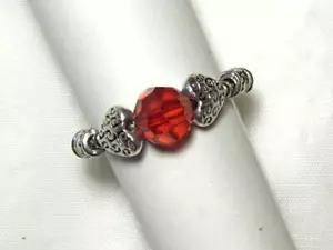 CYNTHIA LYNN "TWO HEARTS" RED GLASS CRYSTAL ANTIQUED SILVER HEART STRETCH RING - Foto 1 di 1