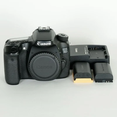 Canon EOS 70D From Japan Dual Pixel CMOS AF EF Mount with 2 Batteries - Image 1 of 4