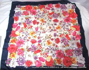 Authentic VINTAGE GUCCI SILK SCARF Italy 34x34 Floral, Flowers Colorful - Picture 1 of 4