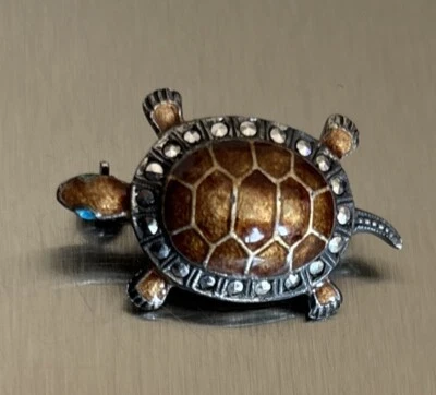 Broche Esmalte Color Marrón Raro De Colección Alemania Marcasita Tortuga Plata de Ley Foto 1 de 4