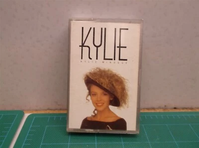 KYLIE MINOGUE - KYLIE CASSETTE TAPE - Imagem 1 de 2