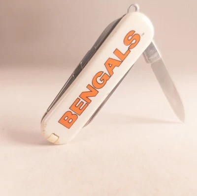 Navaja Suiza Victorinox Classic SD 58mm Blanca Cincinnati Bengals NFL Logo Foto 1 de 4
