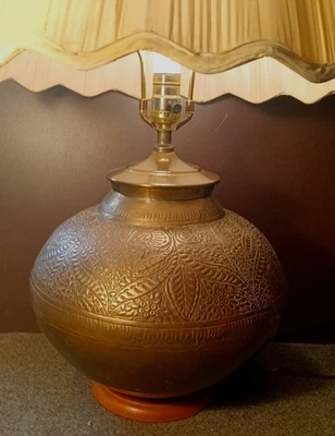 EARLY 1950's VTG Hammered Copper Table Lamp  14" Dia.  INDIA FLORAL TESTED💡💡 - Image 1 of 4