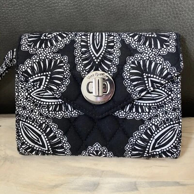 VERA BRADLEY Cartera Muñequera Blanco Ramo Blanco y Negro Bloqueo Giratorio Acolchado Nuevo sin Etiquetas Foto 1 de 4