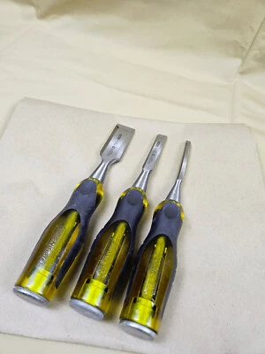 Paquete de tres cinceles Stanley 1/4" 1/2" y 1" Foto 1 de 4