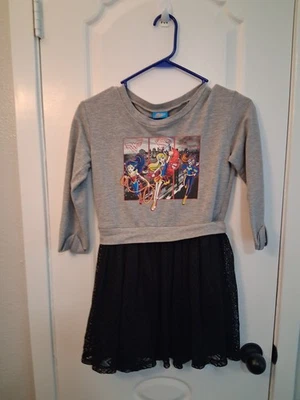 Camisa para niñas 10/12 DC Superhéroe Niñas Con Super Girl, Wonderwomen Y Catwomen Foto 1 de 4