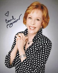 Carol Burnett In-Person AUTHENTIC Autographed Photo COA SHA #78068 - Foto 1 di 1