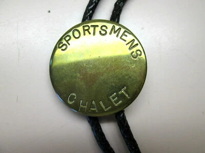 Corbata Bolo Chalet Deportivo Redonda con Tobogán Acero Dorado Corbata Cuero Negro Foto 1 de 4