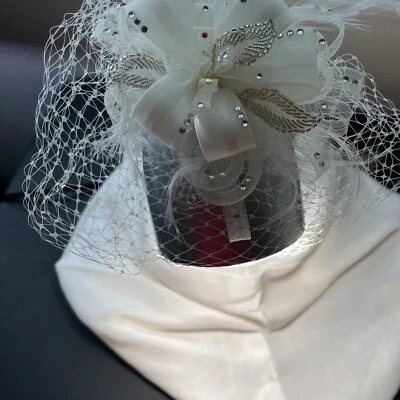 Pieza de pelo de novia por etiqueta privada por G. # 3 clip y red sobre la frente Foto 1 de 4