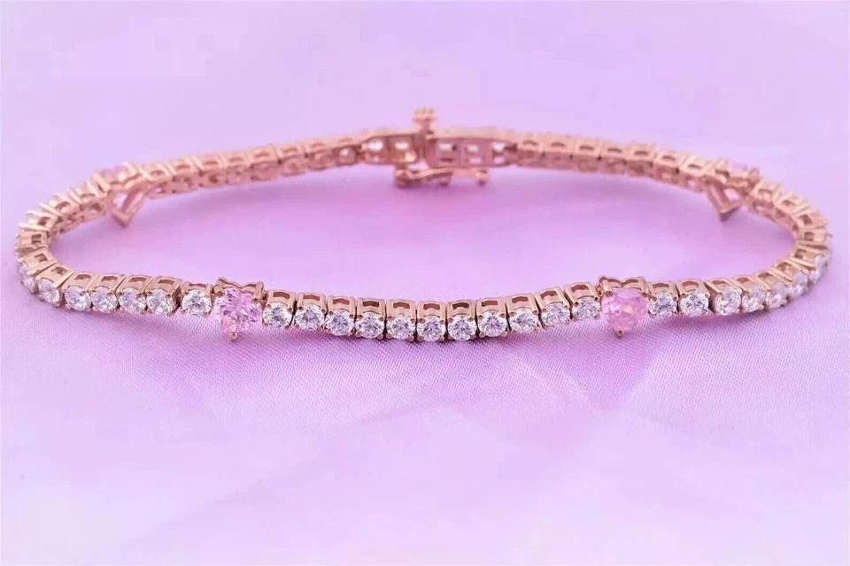 Brazalete para mujer de diamantes de zafiro creado en laboratorio con corte de corazón de 8 quilates enchapado en oro rosa de 14 quilates Foto 1 de 4