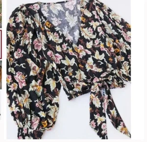 Camicetta cravatta Victoria crepe avvolgente floreale boho contadino hipster hippie art deco fattoria - Foto 1 di 4