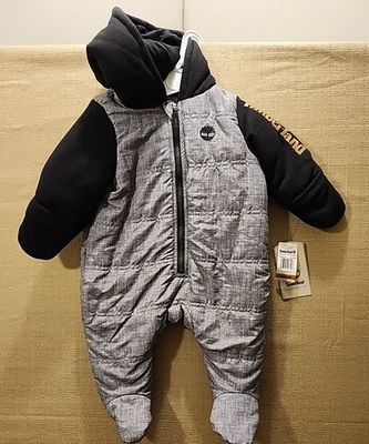 NUEVO Mono Timberland Gris y Negro Acolchado Acolchado Cremallera Con Capucha - Talla 0/3 Meses Foto 1 de 4