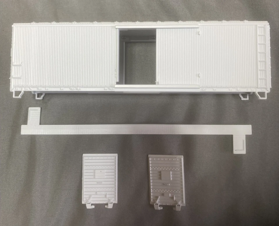 Caja de madera blanca sin decorar Athearn 40' carcasa de coche, puertas, pintura de fábrica para paseos en el techo Foto 1 de 1