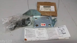 Genuine GM 12475678 KIT FRONT DOOR HINGE REPLACEMENT GR.16.320 - Picture 1 of 3