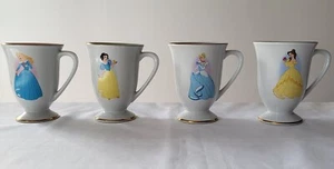 Vintage 4 Fuß Sockel Disney Prinzessin Tassen Kaffee/Tee Aschenputtel Schneewittchen - Bild 1 von 18