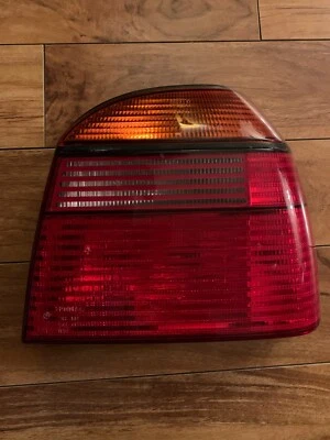 Luz trasera de pasajero para Volkswagen Golf lente de señal de giro transparente compatible con 1993-2002  Foto 1 de 2