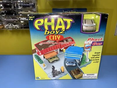 Simple Wishes Phat Boyz City Phast GASTATION Juego de Conexión y Coche NUEVO Foto 1 de 4