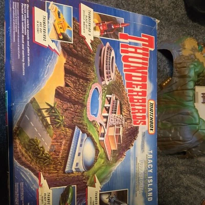 Thunderbirds Matchbox Set Tracy Island 1993 se muestra como está  Foto 1 de 4