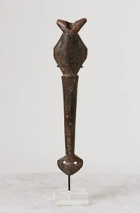 Antique MARKA flute, Burkina Faso, mounted to acrylic base - Picture 1 of 1