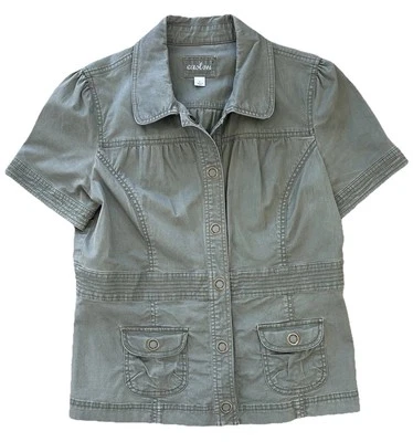 Top Caslon Safari Chic Preppy Para Mujer Grande Verde Ejército Manga Corta Bolsillos a Presión Foto 1 de 4